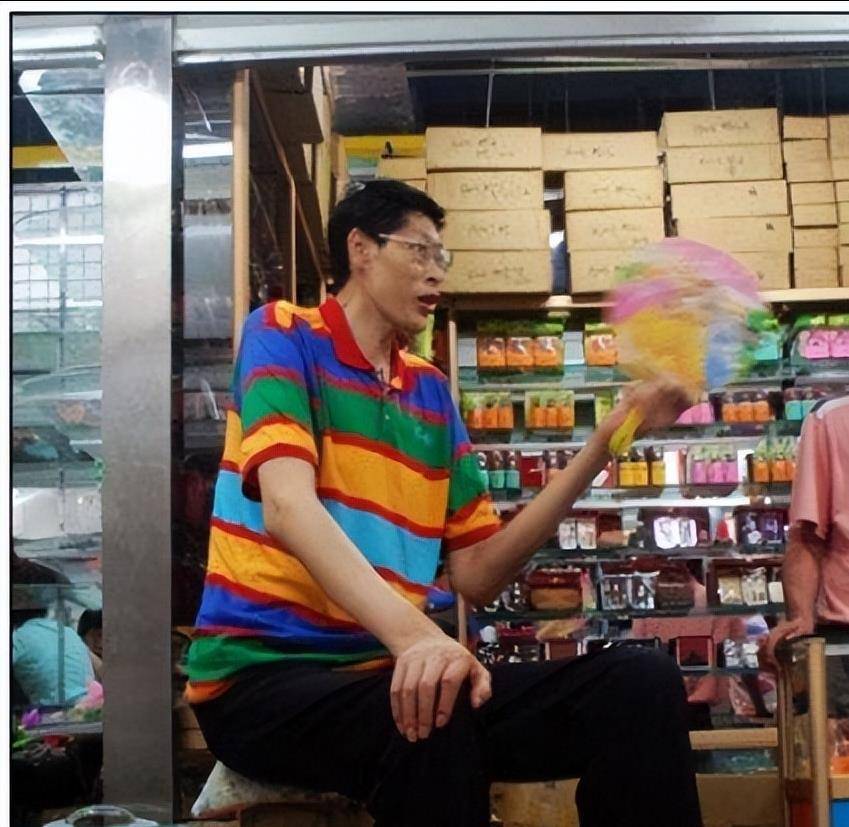 亚洲第一巨人张俊才:身高竟达2.42米,斩获世界纪录后生活如何?