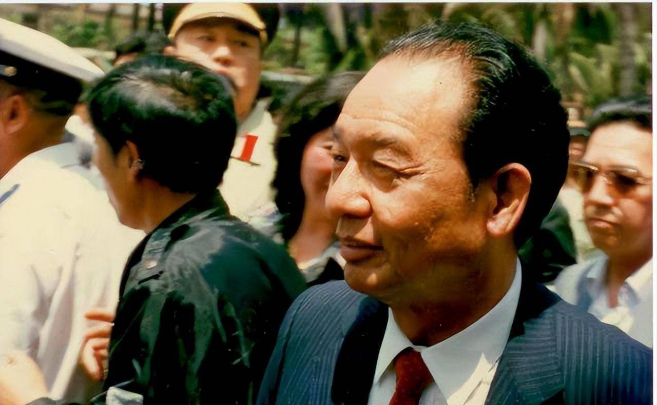 原创他是海南首位省长,曾大力发展深圳经济,89年任职期间被无故撤职
