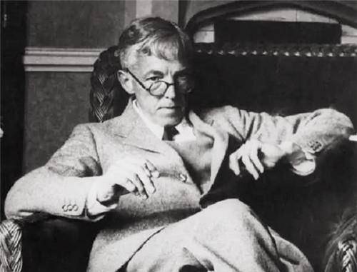 原创印度天才拉马努金:33年创造出3000多公式,却意外揭开黑洞的奥秘