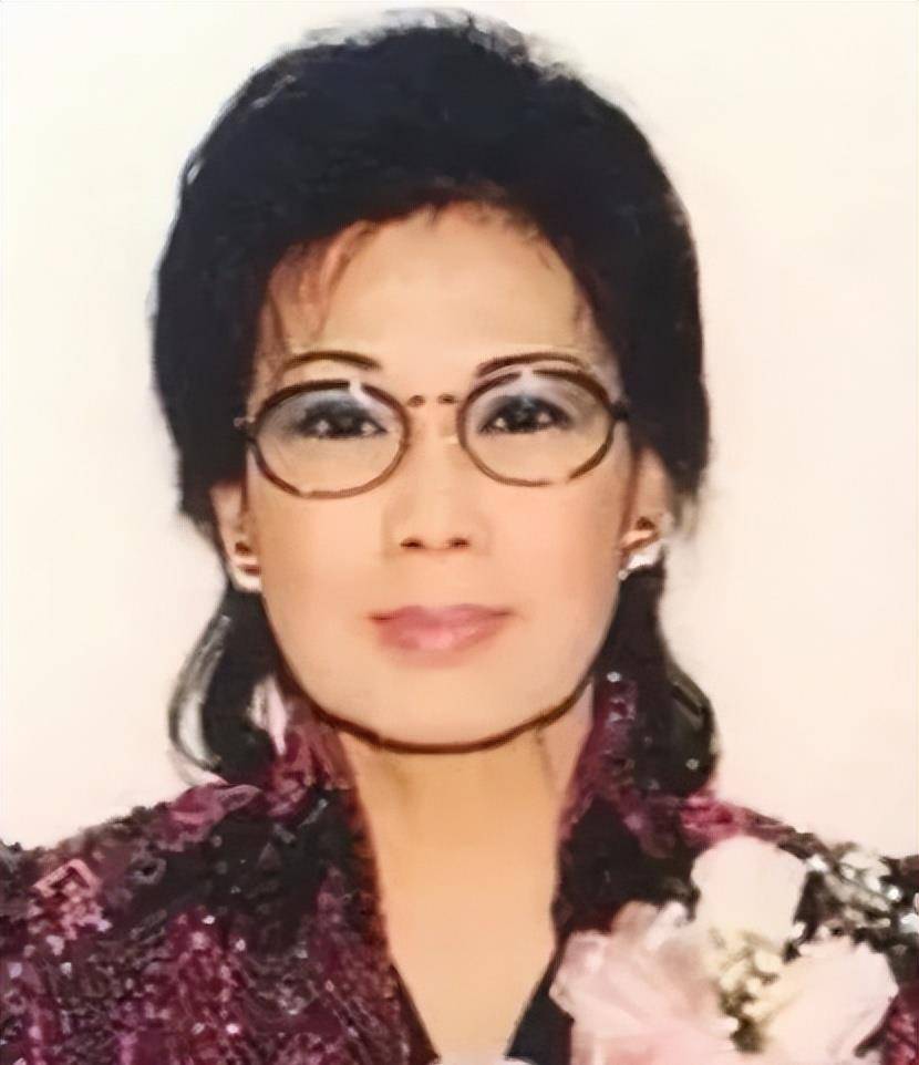 霍英东二太太冯坚妮:离异带娃照样被霍英东偷偷娶进门,钟情52年