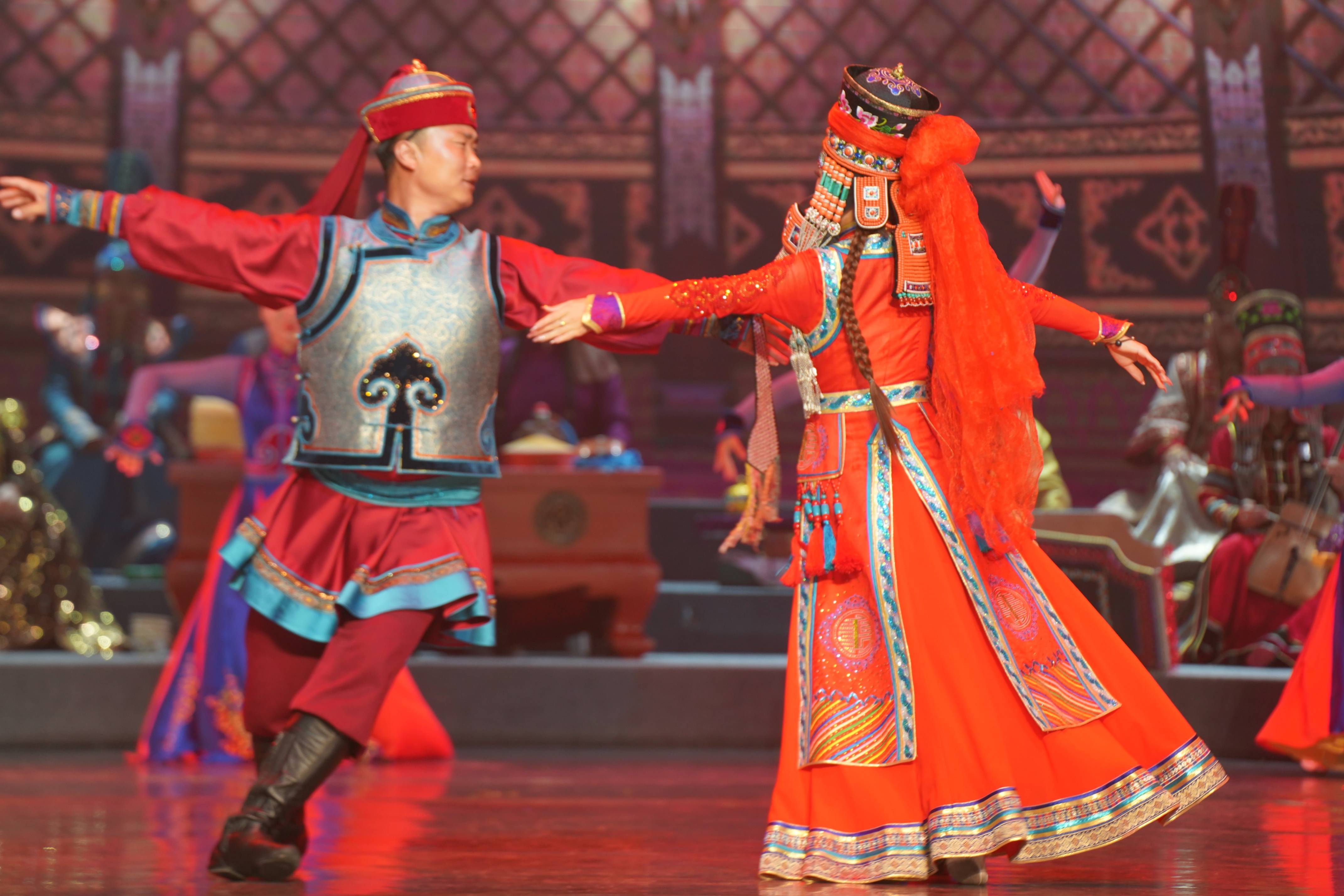 《秀起》鄂尔多斯婚礼:民族风情的璀璨绽放当传统的蒙古族婚礼在眼前