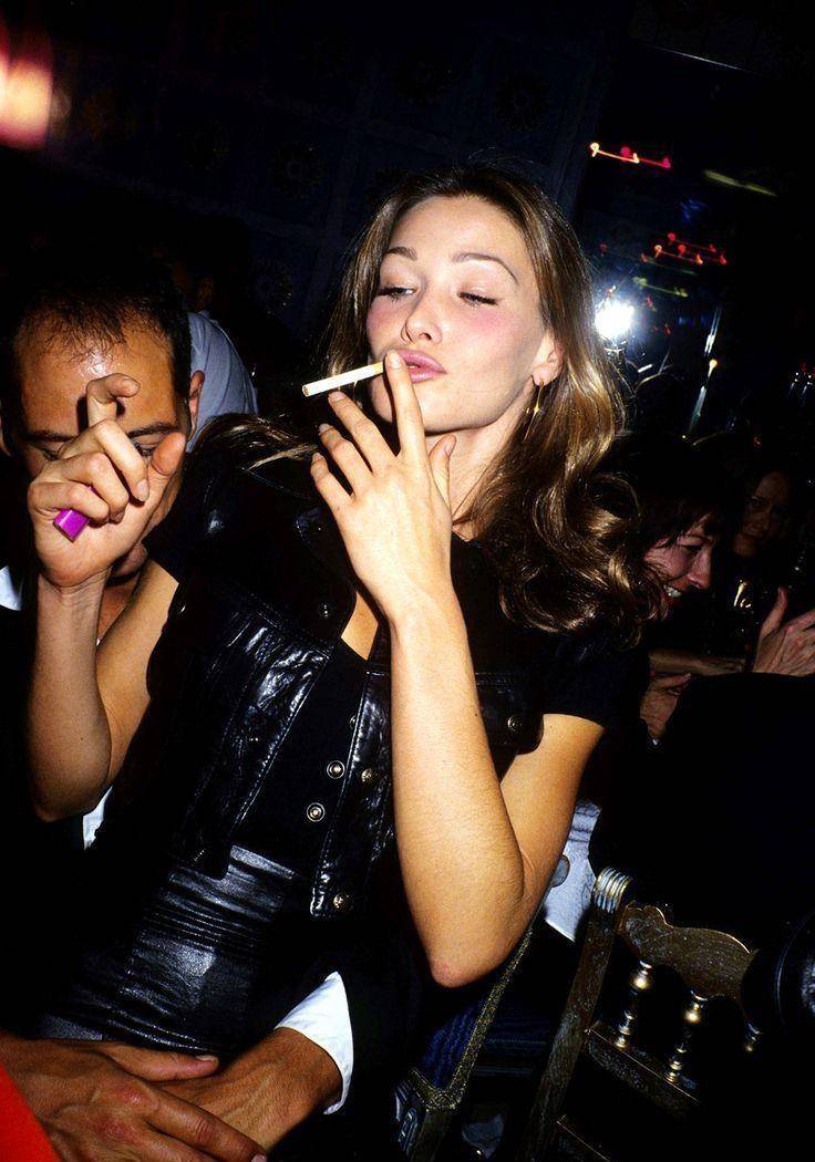 布鲁尼:作风最豪放的第一夫人,男神收割机,40岁闪婚法国总统