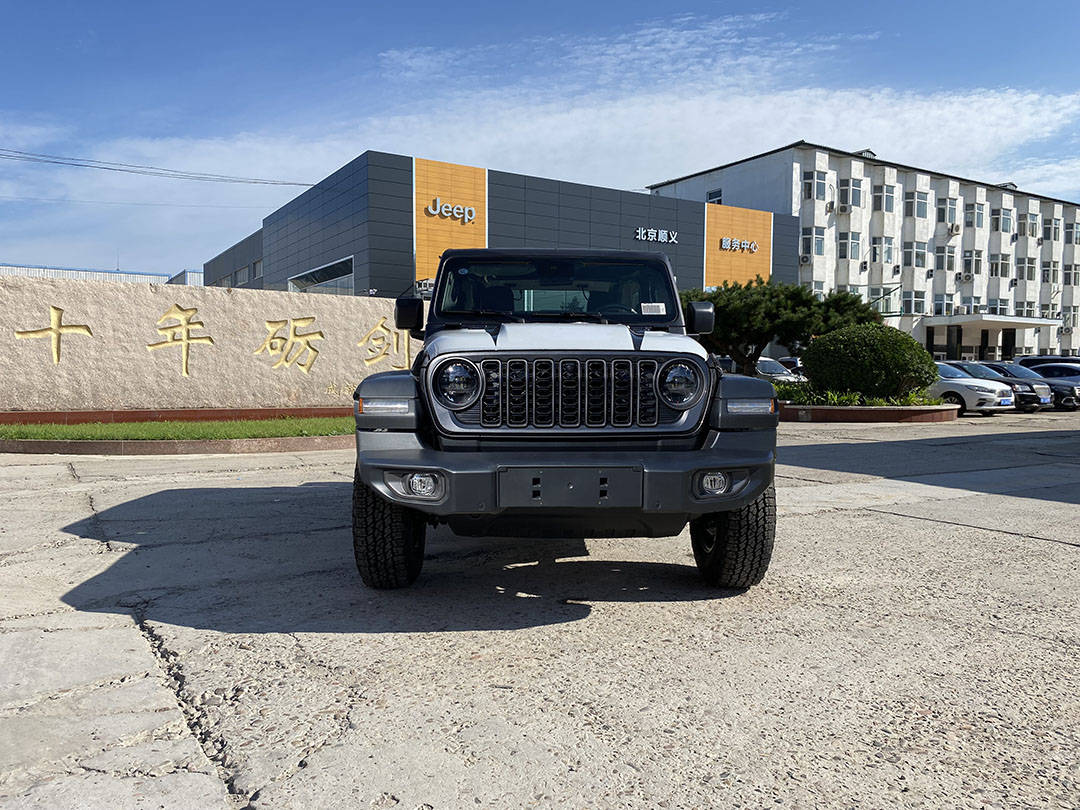 经典传奇 2024款牧马人罗宾汉两门版陨石灰色到店实拍