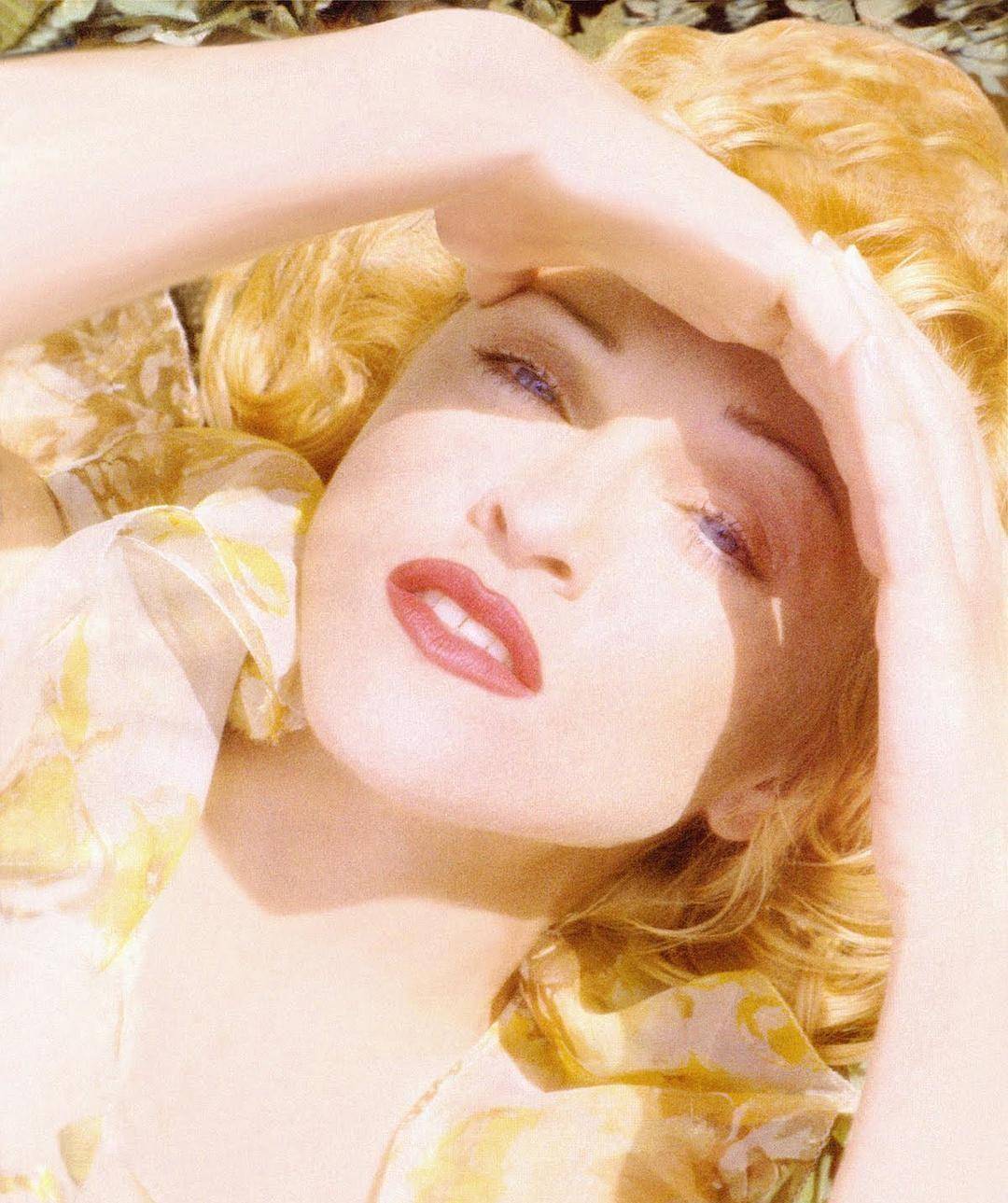 61岁麦当娜为26岁男友庆生,身家超40亿,情史混乱,换男人如衣服