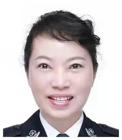 阳卫国是湖南省衡东人,武汉大学中文系毕业.