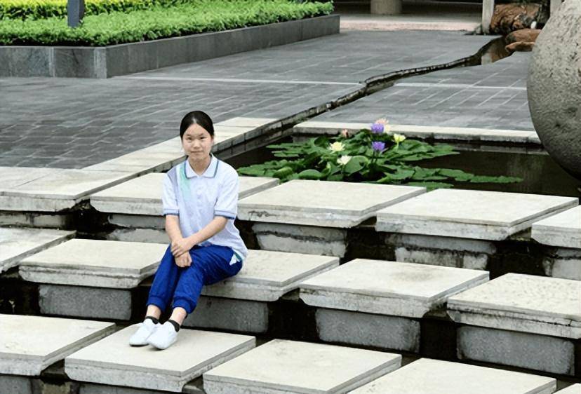 16岁女孩冼奇琪,扬言"懒得考清华北大",成绩高出一