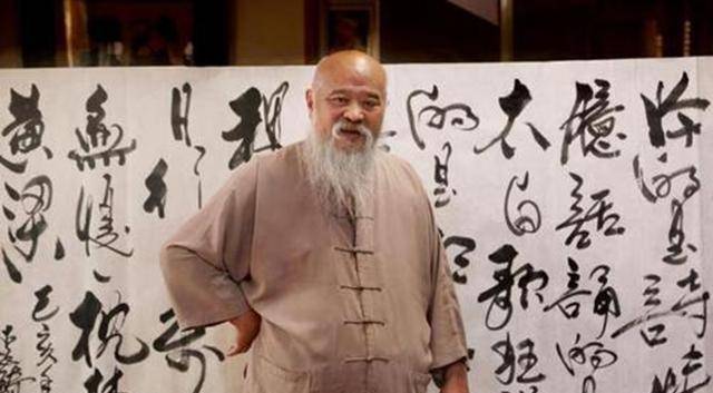 李琦书法备受争议,遭批评毫无章法,乱写一通,作品到底如何?