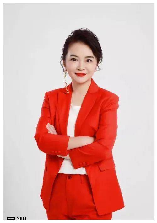 如在家乡则按班辈是"志"字,开明博学有着高深文化,乡土情深的周求末