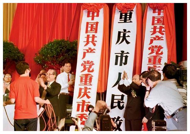 1997年，重慶為何脫川成四大直轄市之一？鄧小平：一山不容二虎！