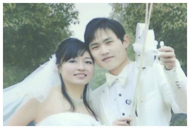 "吴倩怡看到愤怒的丈夫似乎也感到了委屈,于是不情不愿地说:"那就只是