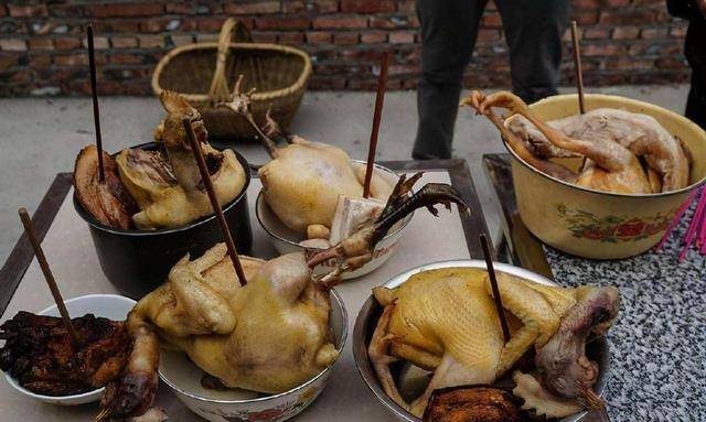 俗语:再累莫坐"人肉凳",再饿莫吃坟前供.这句话是啥意思?