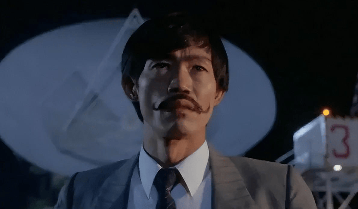 他在影片《精武门》中能够以一敌众,招招凌厉,后来还参演了多部影片