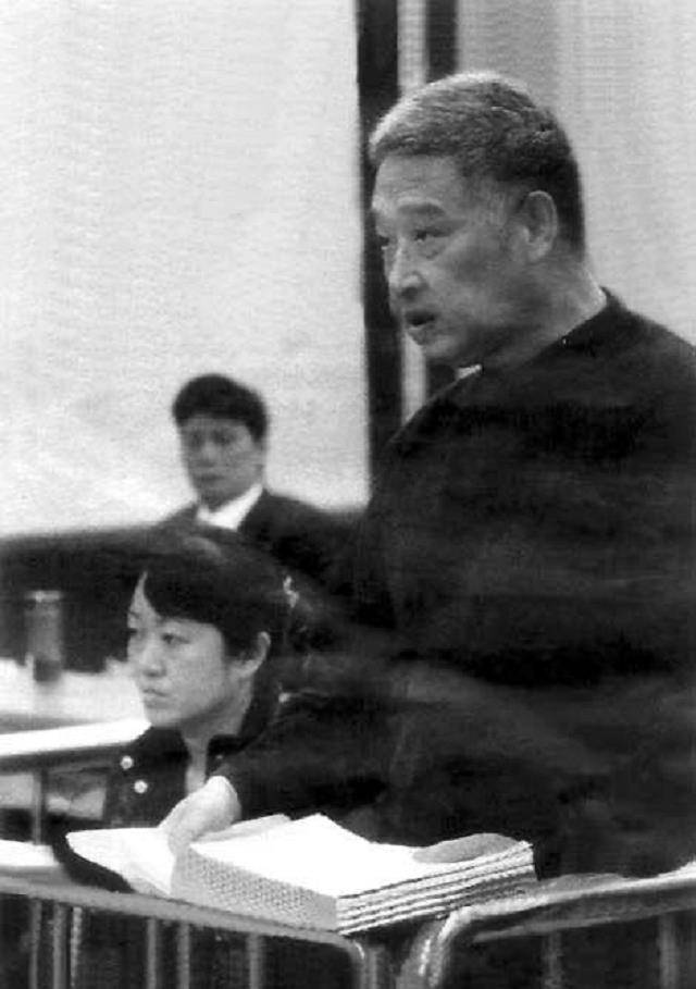 2000年,石雪投资成立了北京宝石影业公司,著名导演关锦鹏任董事,此