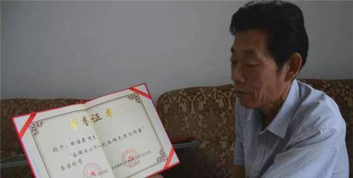 恢复高考后的县状元,白天教学,晚上自学,43年过去,如今咋样了_田浩