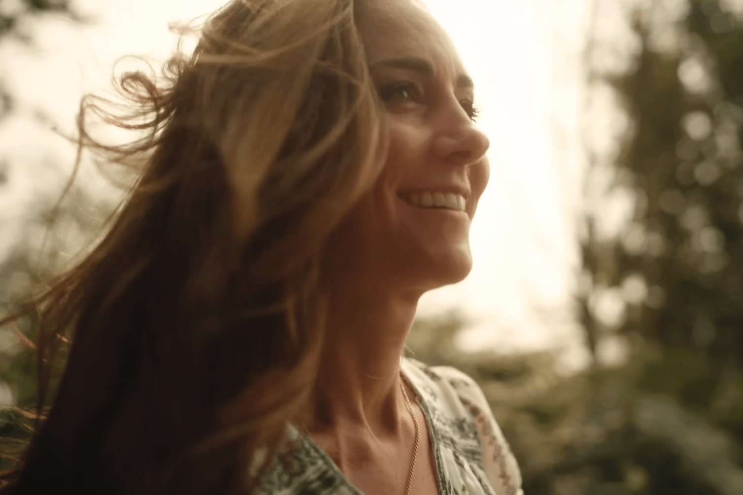 结束化疗的凯特王妃，穿40英镑连衣裙与英国王储大秀恩爱_搜狐网