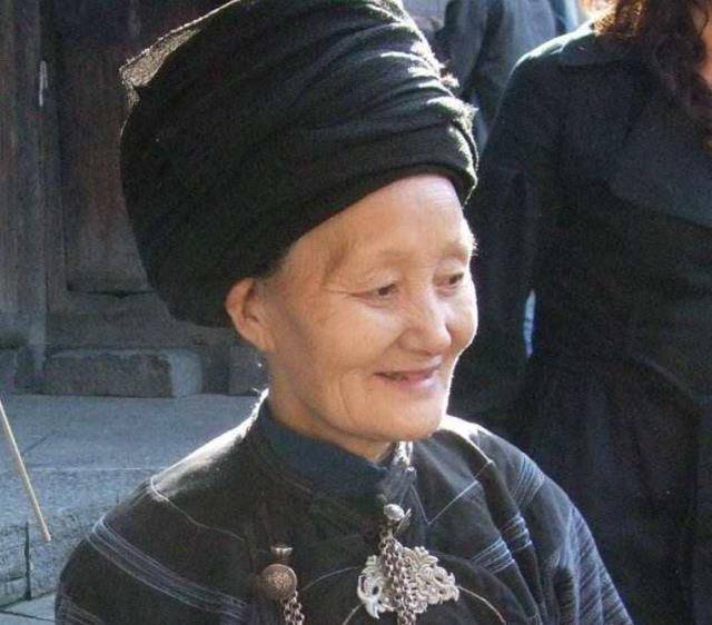 传奇压寨夫人杨炳莲:16岁嫁湘西匪首,连生8胎,86岁风韵犹存