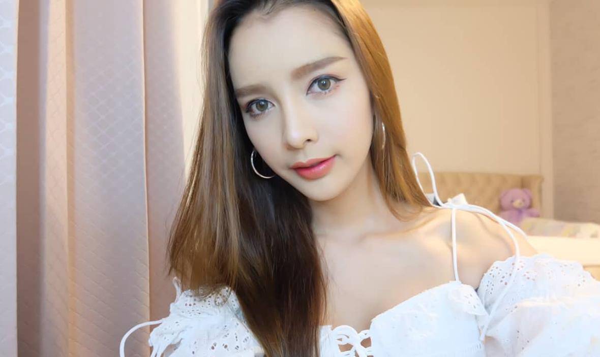 当初红透泰国的人妖皇后妮莎,被中国富豪娶回家后,如今现状如何