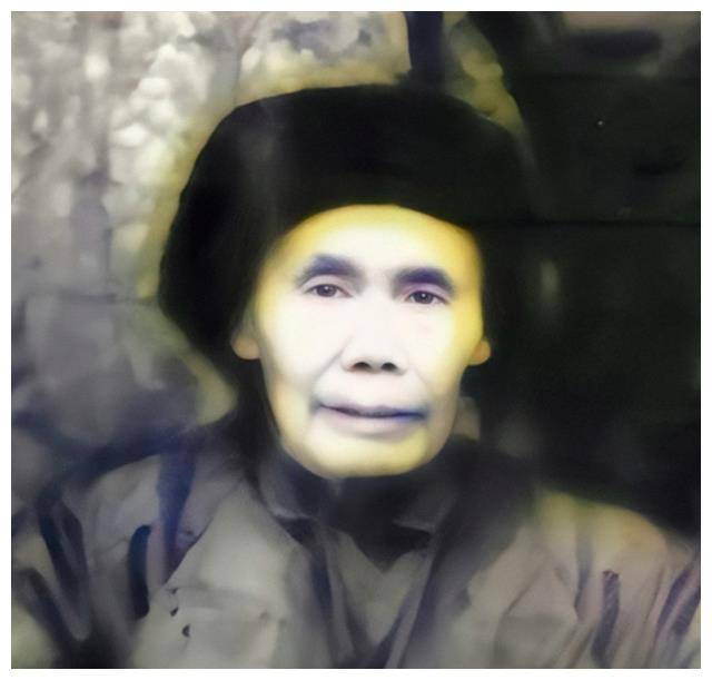 离开了家乡的朱德去到了陆军讲武堂,刘从珍从此留在家中侍奉公婆,直到