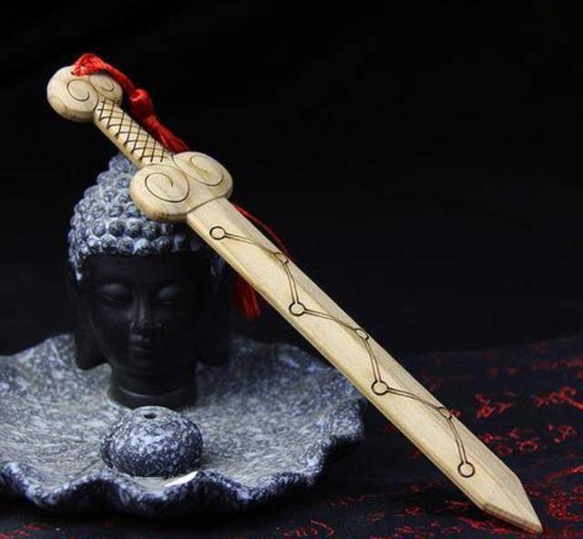 天赐给人们的礼物,正因如此,他们才会只把桃和驱魔辟邪保平安联系起来