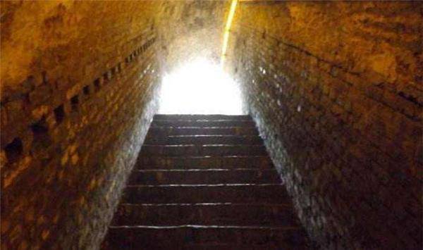 世界奇迹!中国地下长城,700年来无人发觉,里面全是军事机密
