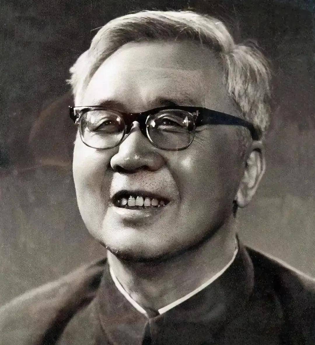 1979年,70岁的华罗庚入党,邓颖超表示祝贺,他以一首词回敬大姐