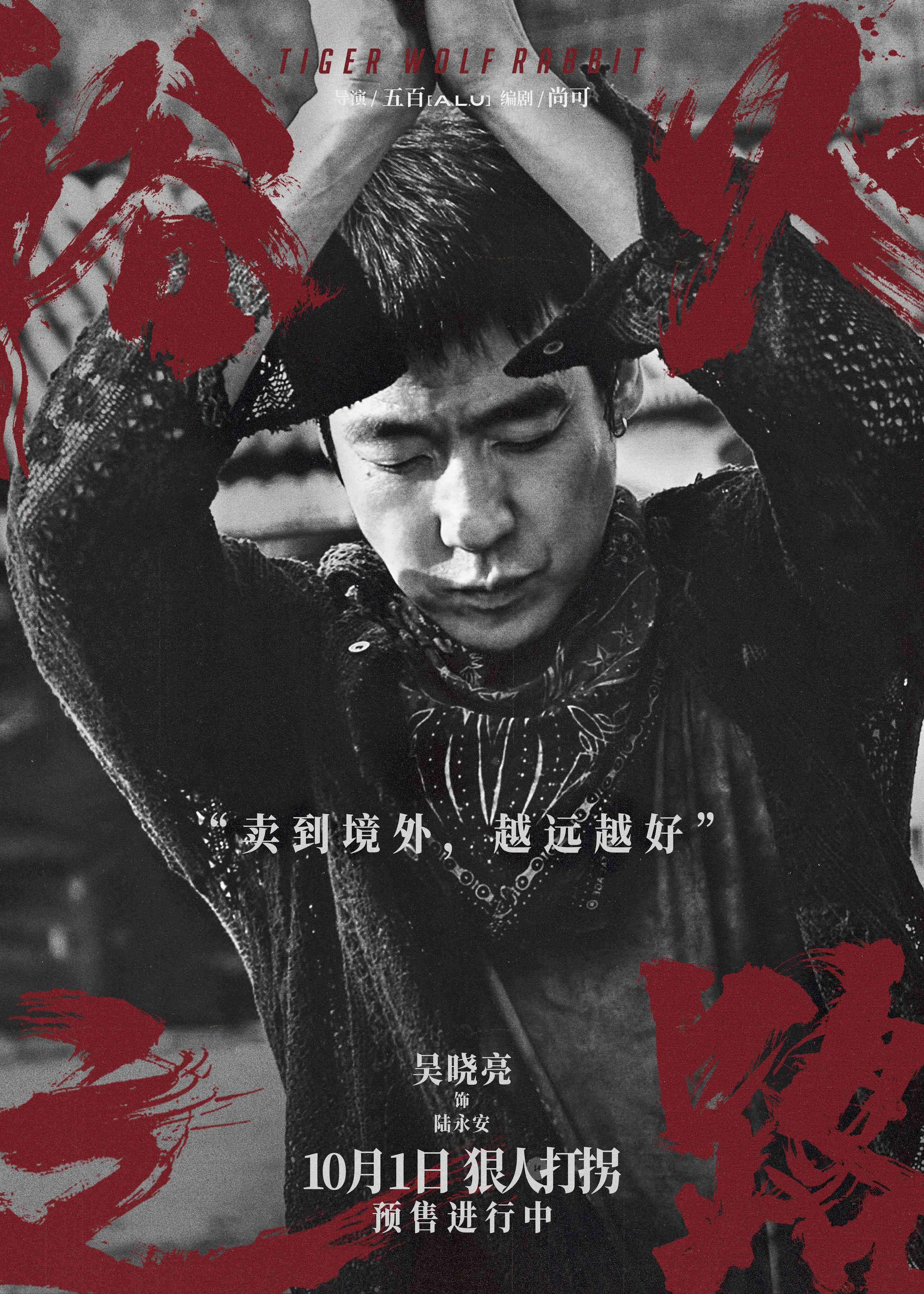 "拖拉机厂一枝花"(徐冬冬 饰)眼镜搭大衣,骄傲又精明,婚礼主持人(印小