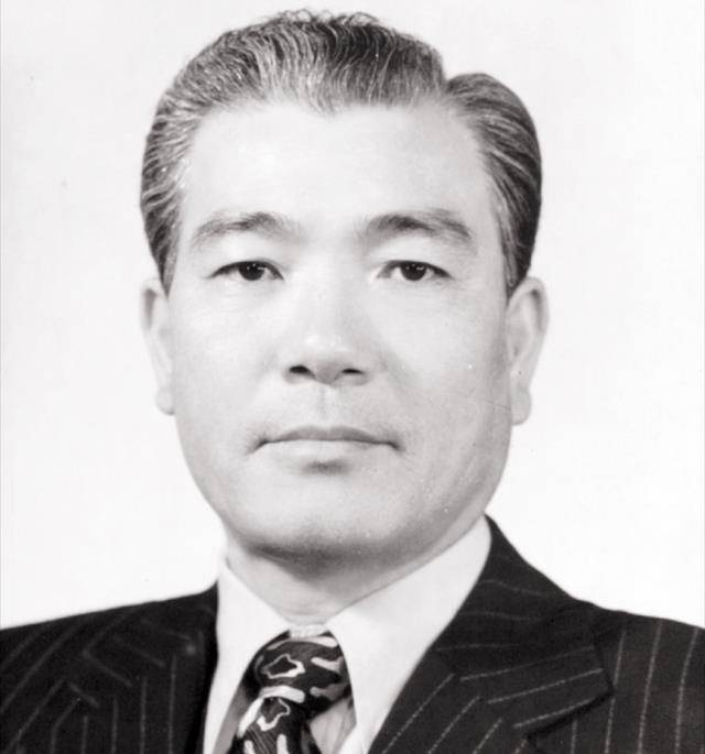 1979年10月26日全斗焕篡权纪实:判死刑,改无期,被特赦_朴正熙_金载圭_郑升和