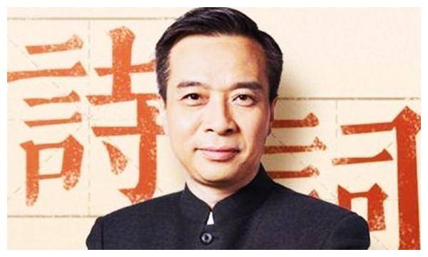 诗词大会上的康震,曾因解读"野旷天低树"引争议,他真错了吗?