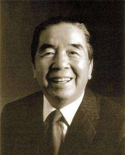 29代嫡孙白手起家,成世界巨富后手捧家谱大哭