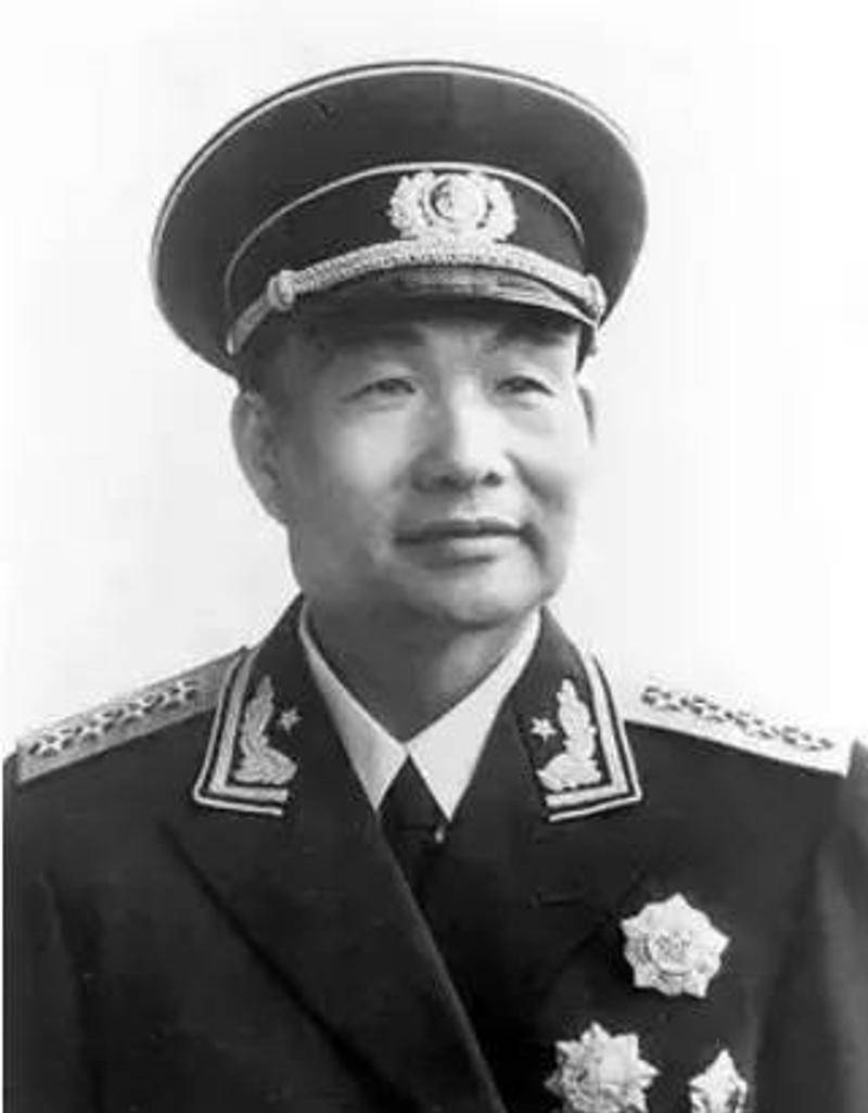 萧劲光年少生活艰难,母亲当掉陪嫁的唯一金戒指,供他上学