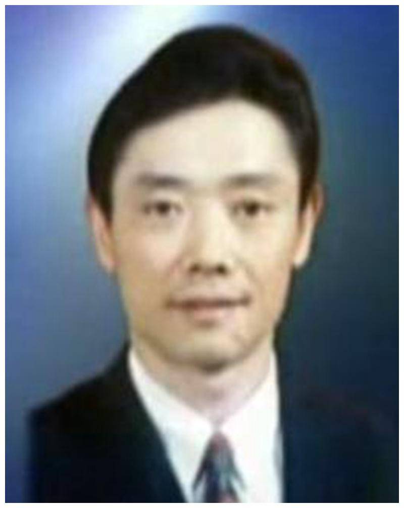 开始涉足交通规划与建设领域,此后他又陆续担任了乐山市市长助理以及