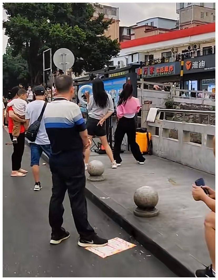 深圳女强人流浪街头图片