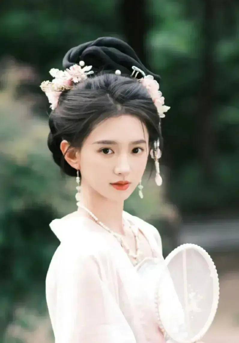 张婉莹 