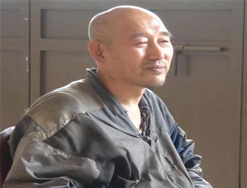 据唐燕飞的家人估计,唐燕飞至少向辽宁海城大悲寺捐赠了200万元,并且