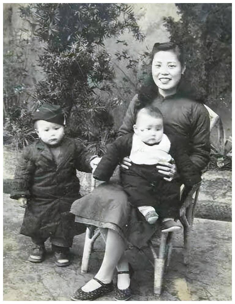 44岁的章士钊,偷偷爱上一个歌女,后高调同居,妻子带3个儿子