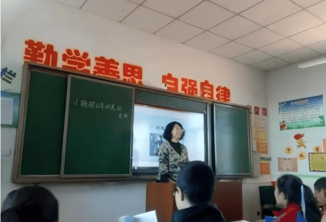 1981年，老师买20元棉鞋，26年后学生送套新房，背后的感人故事