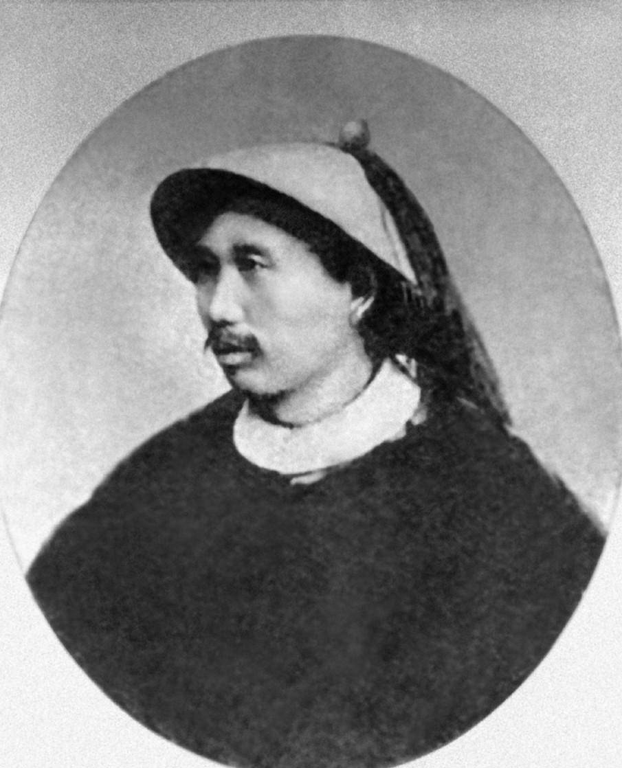 方伯谦藏匿舱内不敢应战,林泰曾和刘步蟾开战后也伏匿内舱不出