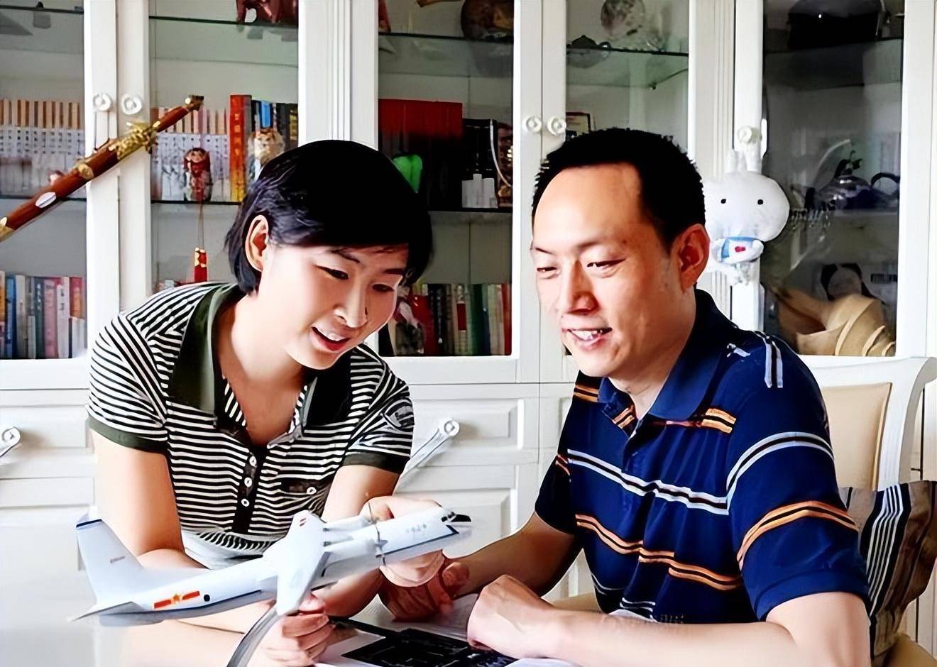 中国首位女宇航员,出发前给丈夫留下两条遗言,如今现状如何_刘洋_张华