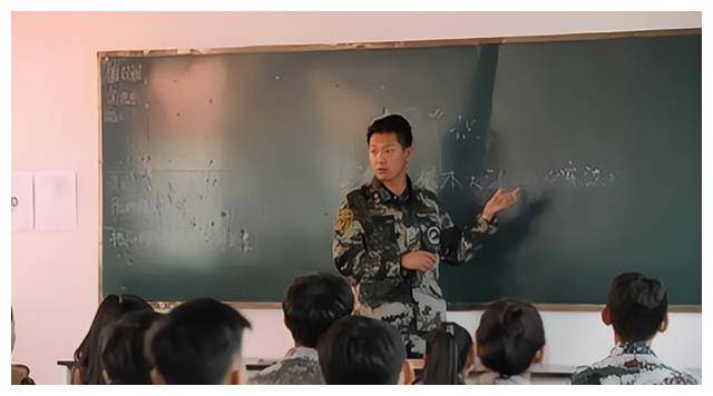 28年前,北大保安高考第一人张俊成,如今成职校校长_工作_曹燕_英语