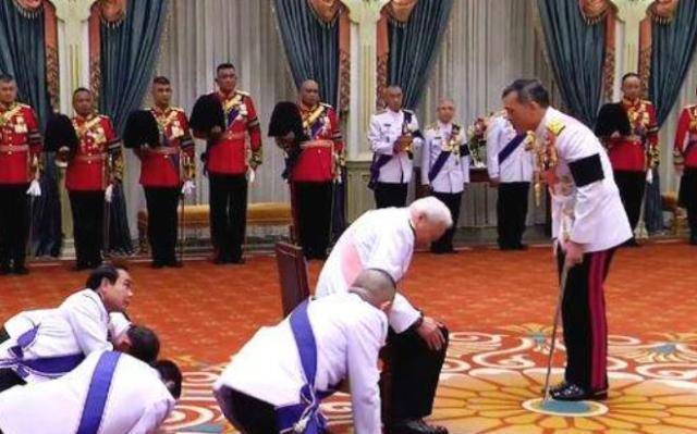 和欧洲都有,只不过他们使用呢的是普通的花朵,和泰国王室无法相提并论