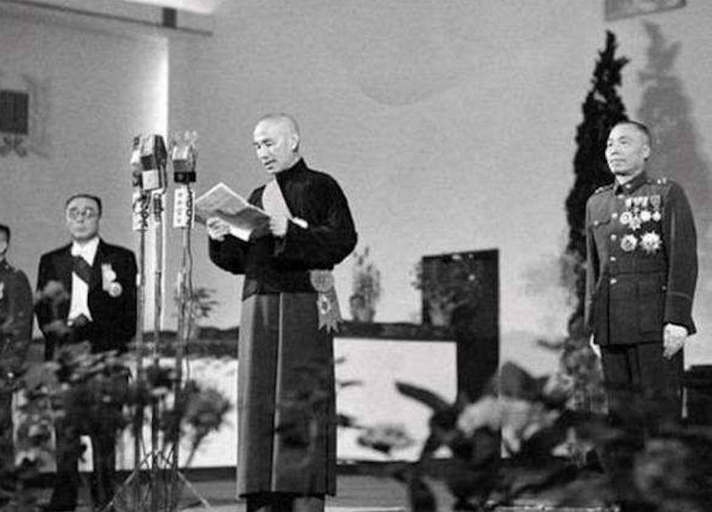 1957年,江苏一烟贩子被老婆和姘夫举报,牵出8年前一桩大案