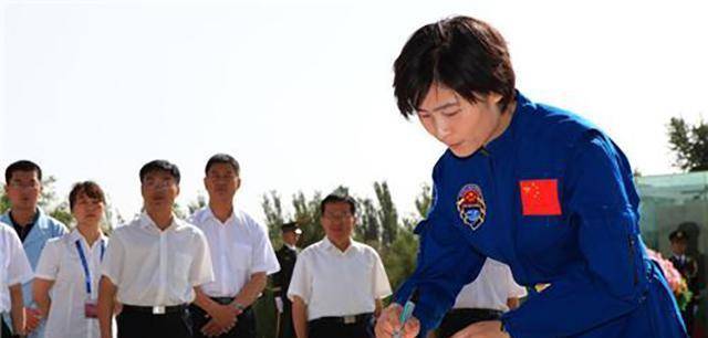 女宇航员刘洋在回到地面后就"销声匿迹"了?如今她过的怎么样?