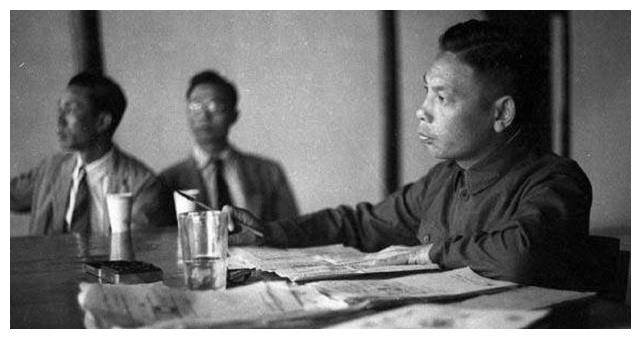 发行金圆券,蒋经国凭啥能在上海豪横?铁腕打虎全靠这两"组织"