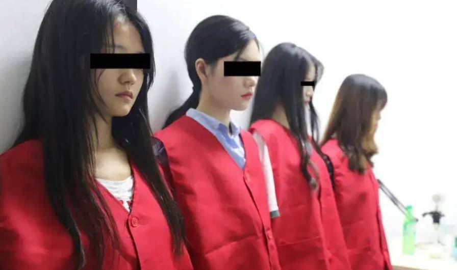 女子诈骗犯图片