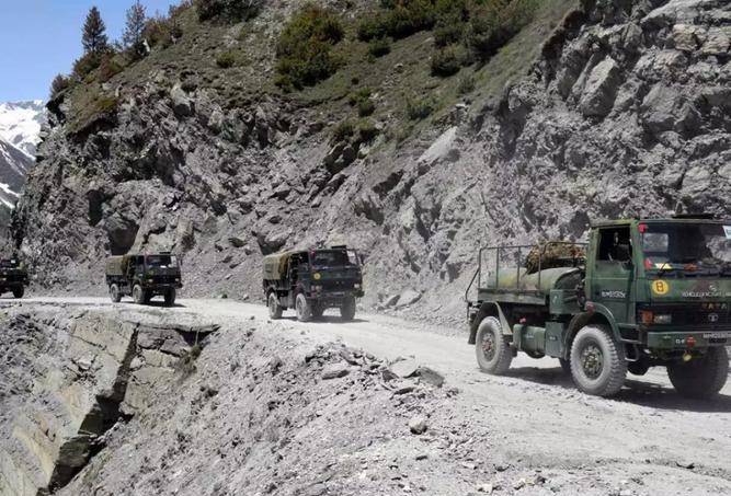 他在喀喇昆仑绝壁写下"大好河山寸土不让",用身躯化作祖国屏障