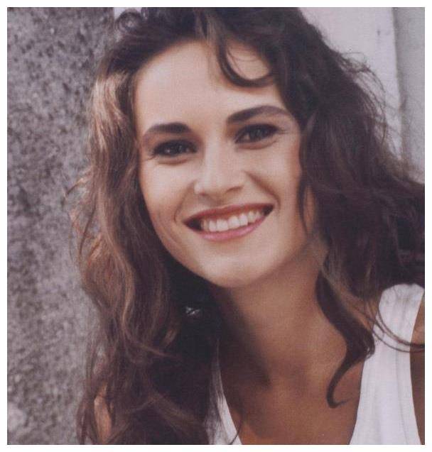 梅拉尼娅:特朗普第三任小娇妻,头一回单独出访就得罪了非洲朋友