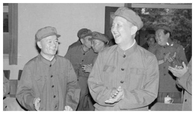 他两次被授上将军衔,病逝后的三个月内,两警卫和一司机也去世了_洪学智_郑国良_老首长