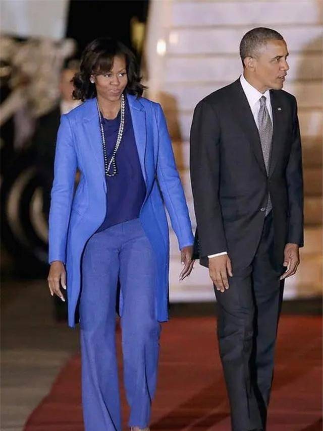 她最终选择了家庭,而奥巴马同样给给予了米歇尔温暖的回报.