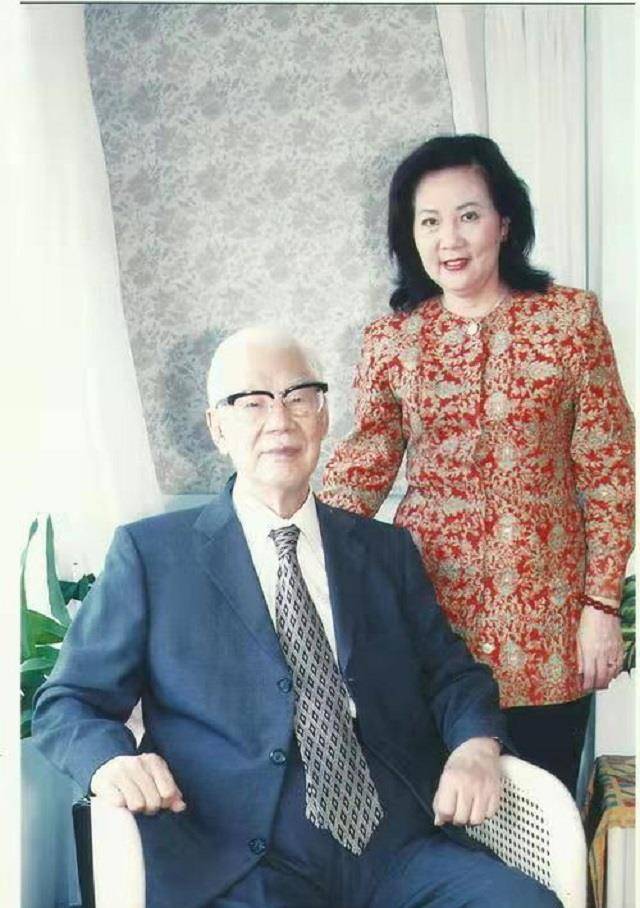 柏杨:造假文凭上大学,数次抛妻弃子,出狱后再娶小19岁的张香华