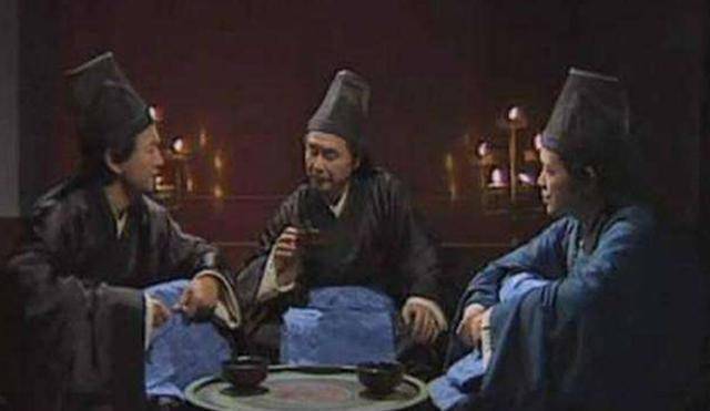 而历朝历代的太监都要受到严酷的宫刑,这也致使很多太监都产生了扭曲